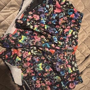 lululemon athletica Black Floral Print Women’s Shorts shorty